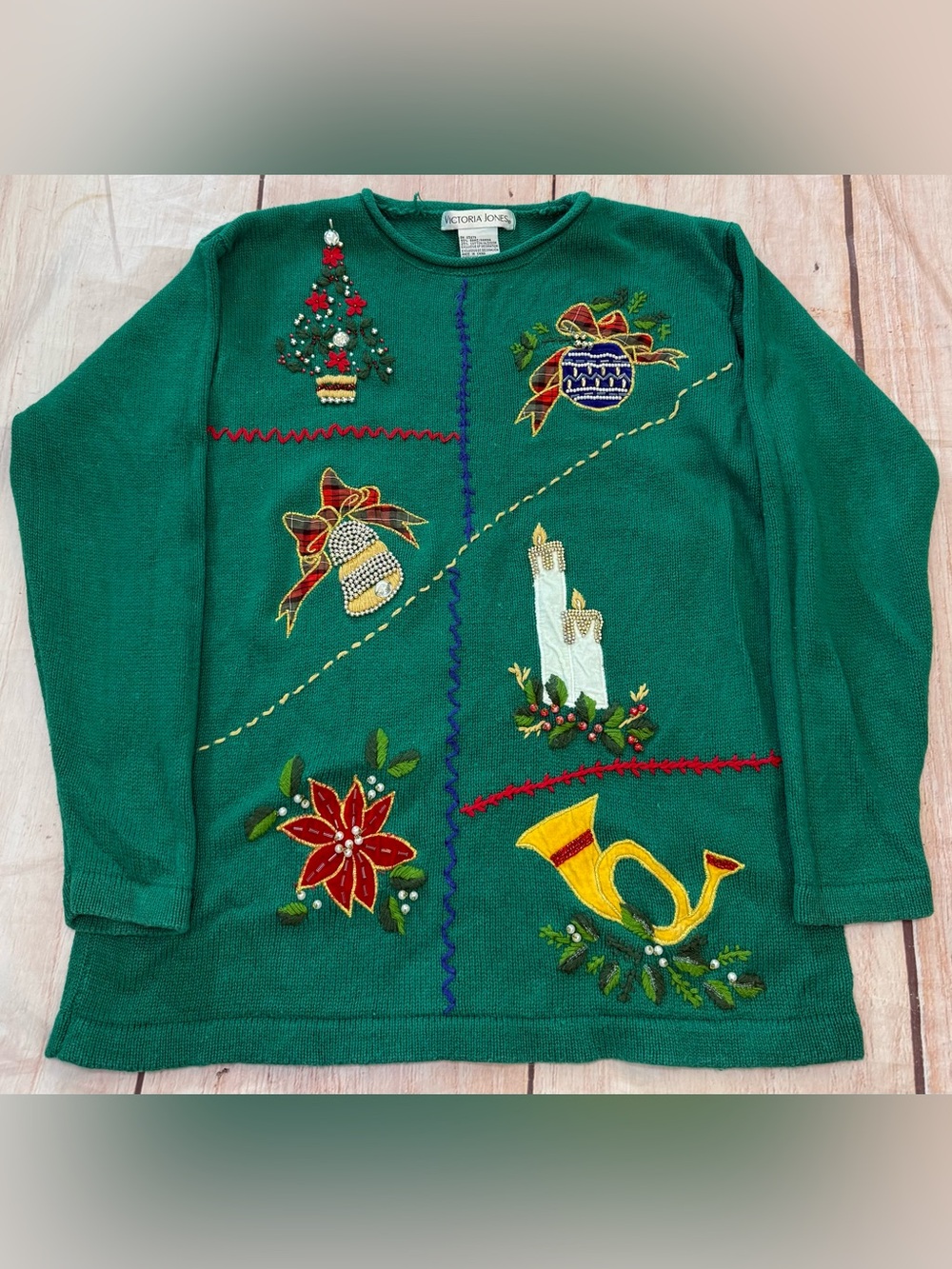 VINTAGE Victoria Jones L Green Red Poinsettia Christmas Pullover Beaded Sweater